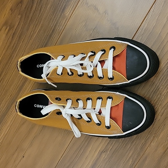 Converse Platform Low Tops, Womans Size 7, EUC - Picture 3 of 7